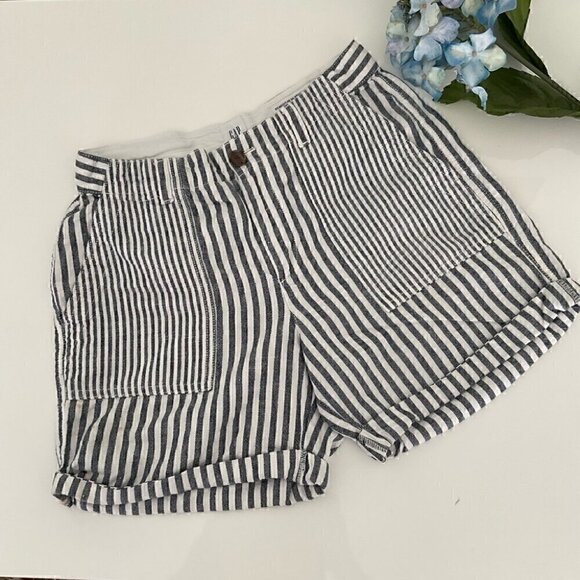 GAP Girlfriend  Chino Shorts - Picture 2 of 6